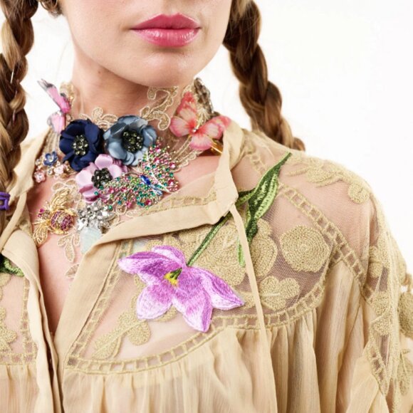 Elegant Cream Blouse with Floral Embroidery - Picture 2 of 15